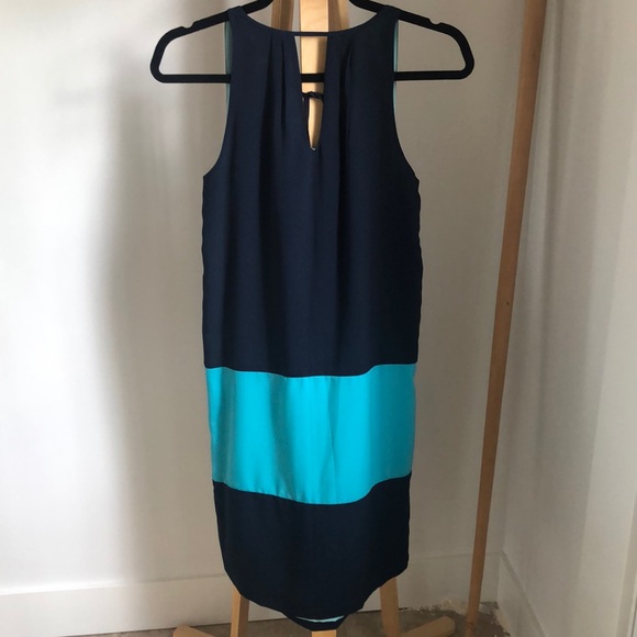 Colour Block Dress with Keyhole Neck - Picture 8 of 11